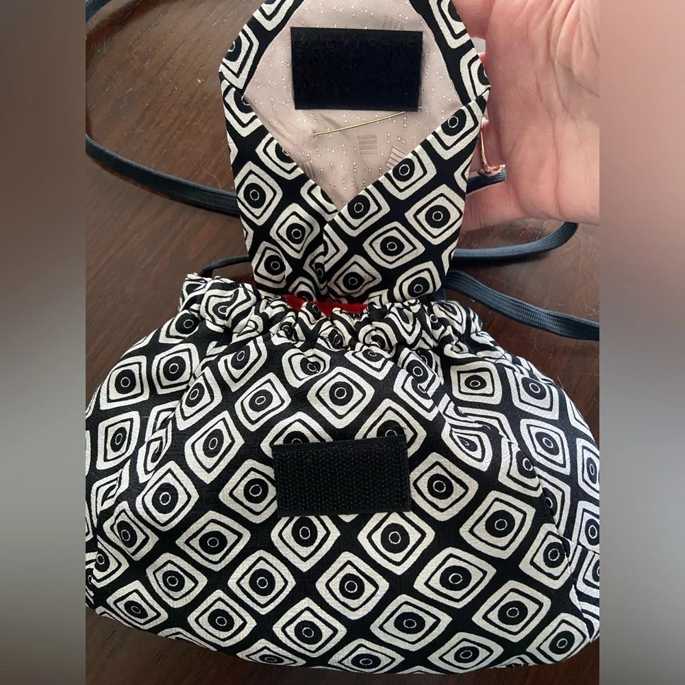 🖤 ALBERT NIPON Black & White Silk Geometric Patterned Evening Bag with Brooch